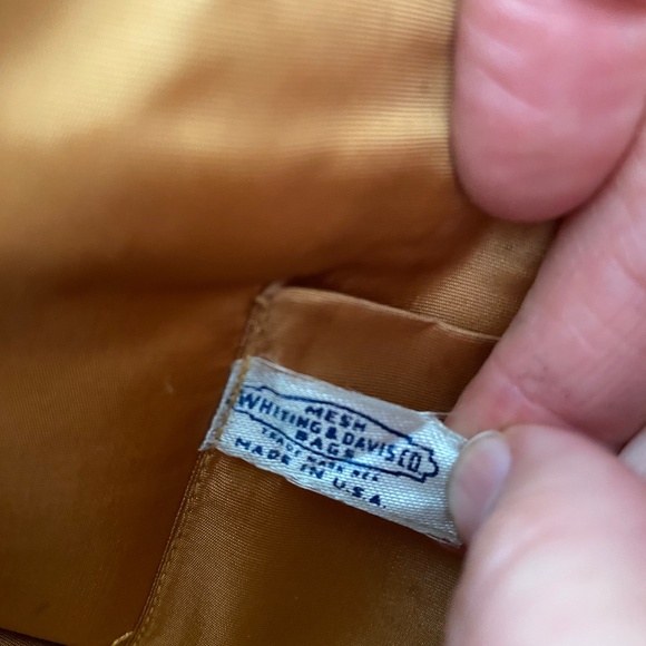 Whiting and Davis vintage 1940s gold metallic mesh clutch - Picture 9 of 11